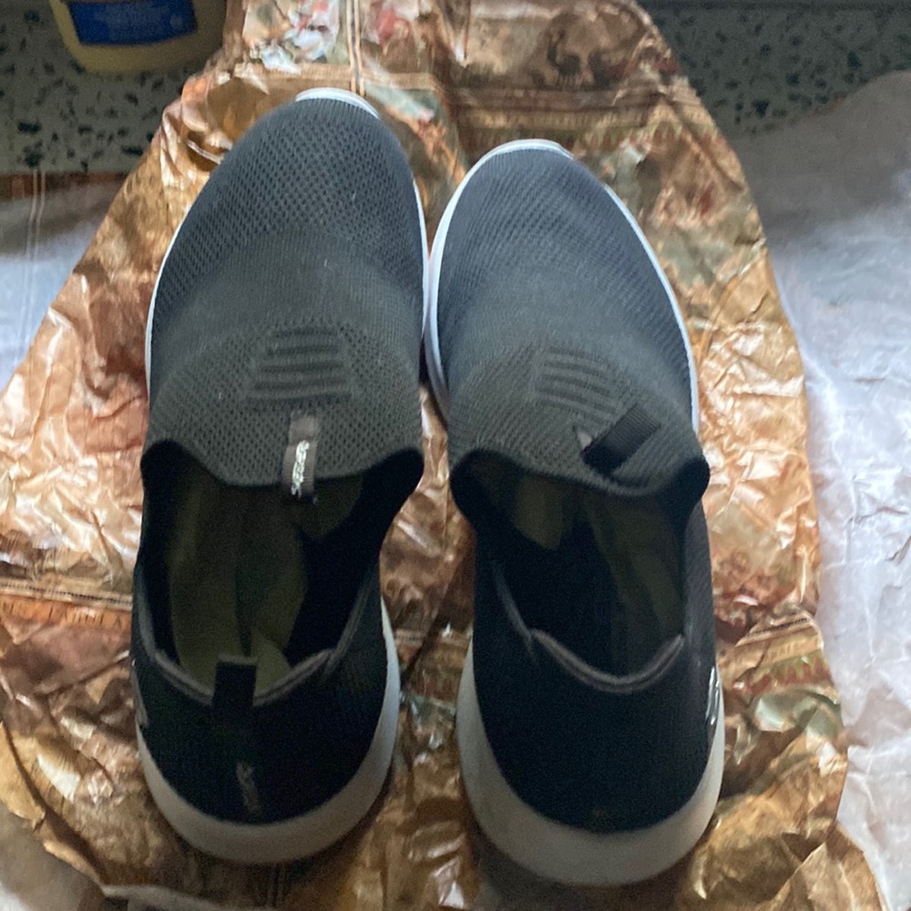 Skecher slip one